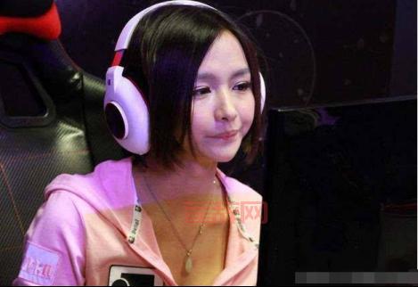 ColaGirl：电竞巾帼传奇，魔兽争霸女王的成长之路